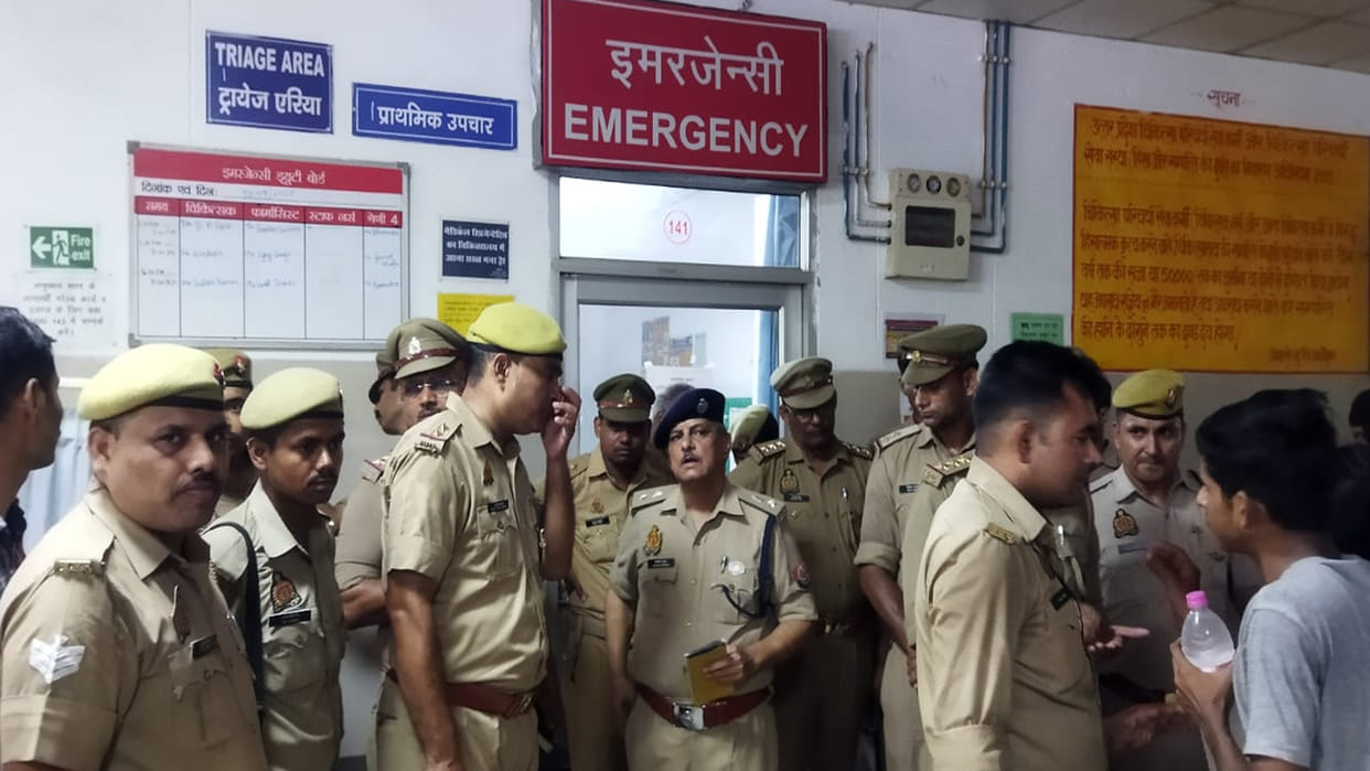 Stone pelting and firing among neighbors in dispute over connection of sewerage line, one died, seven injured