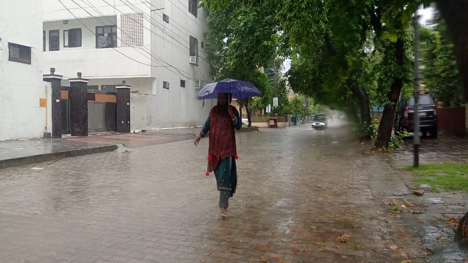 Heavy rain overnight in Kurukshetra, Record 242 mm of rain in Ismailabad, flood conditions, roads submerged