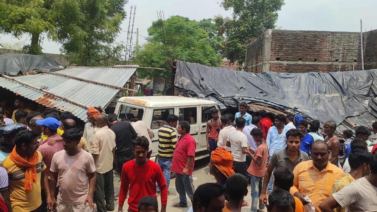 one killed and six injured after bolero accident in tea shop at kushinagar