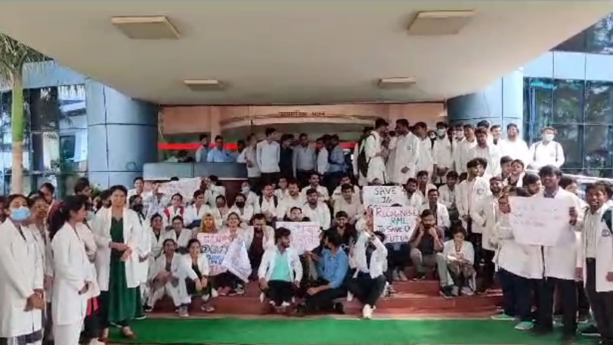 Dr Lohia institution students protest in Lucknow.