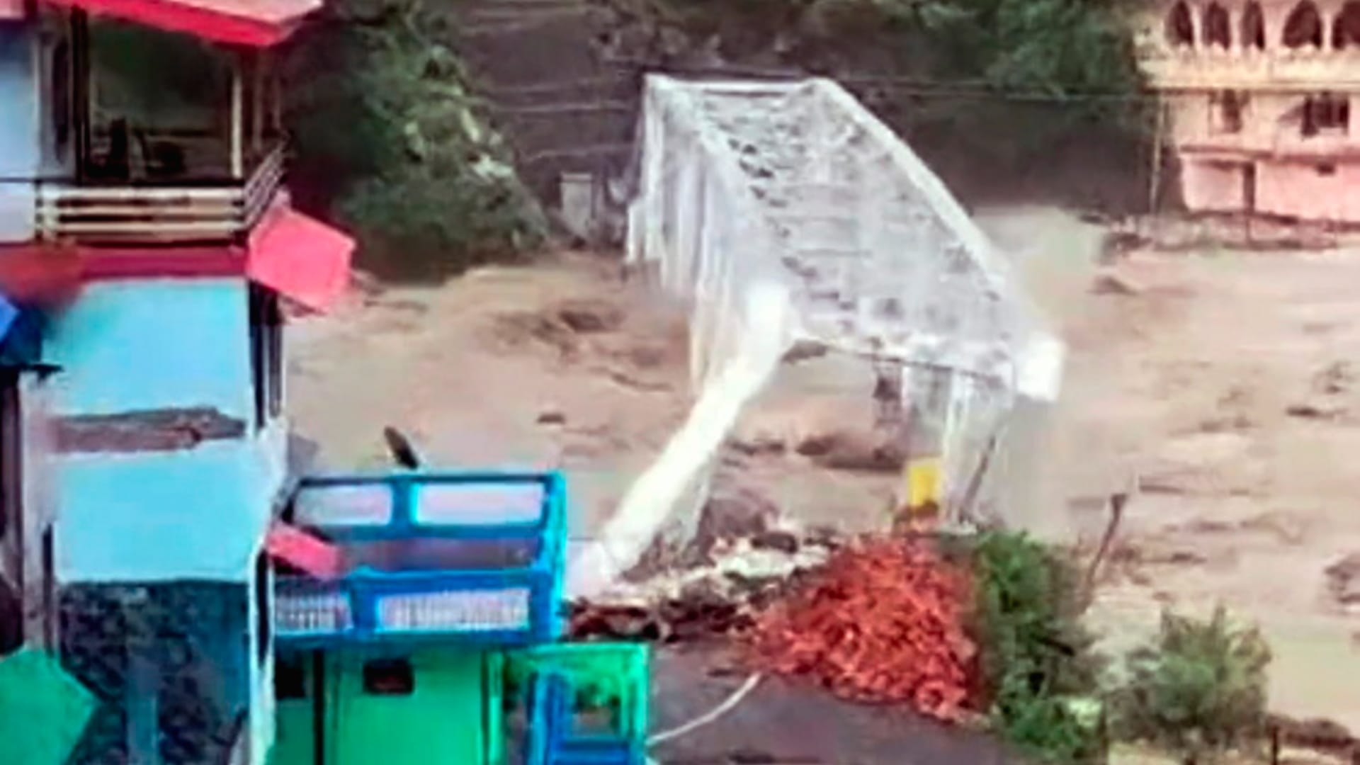 Havoc of rain: 63 deaths in Himachal, fierce form of weather from UP to Punjab and Delhi also submerged;