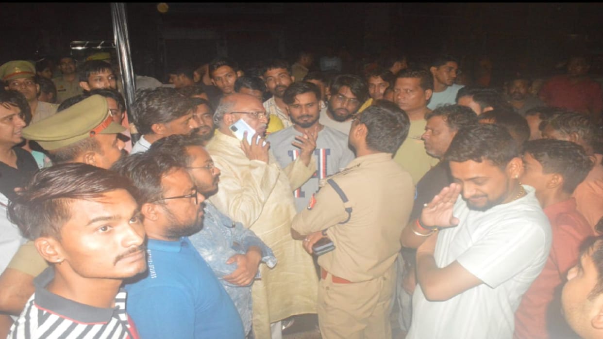Controversy between police and BJP councilor for Kanwar camp in Meerut, workers create ruckus