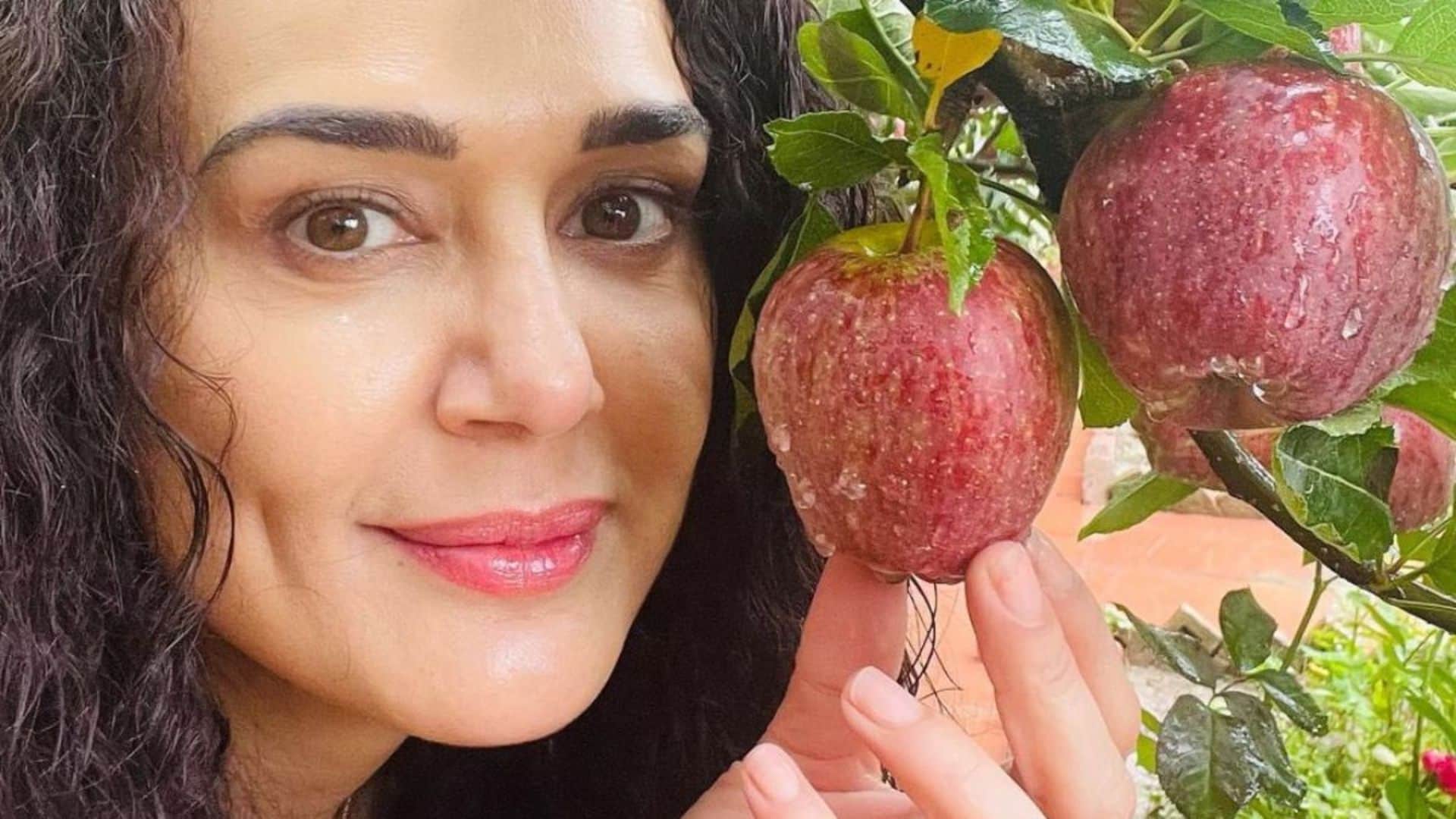 bollywood actress who love gardening shilpa shetty anushka sharma juhi chawla twinkle khanna bollywood actress