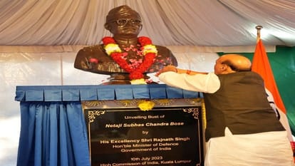 राजनाथ सिंह ने मलयेशिया के कुआलालंपुर में नेताजी सुभाष चंद्र बोस की प्रतिमा का अनावरण किया।