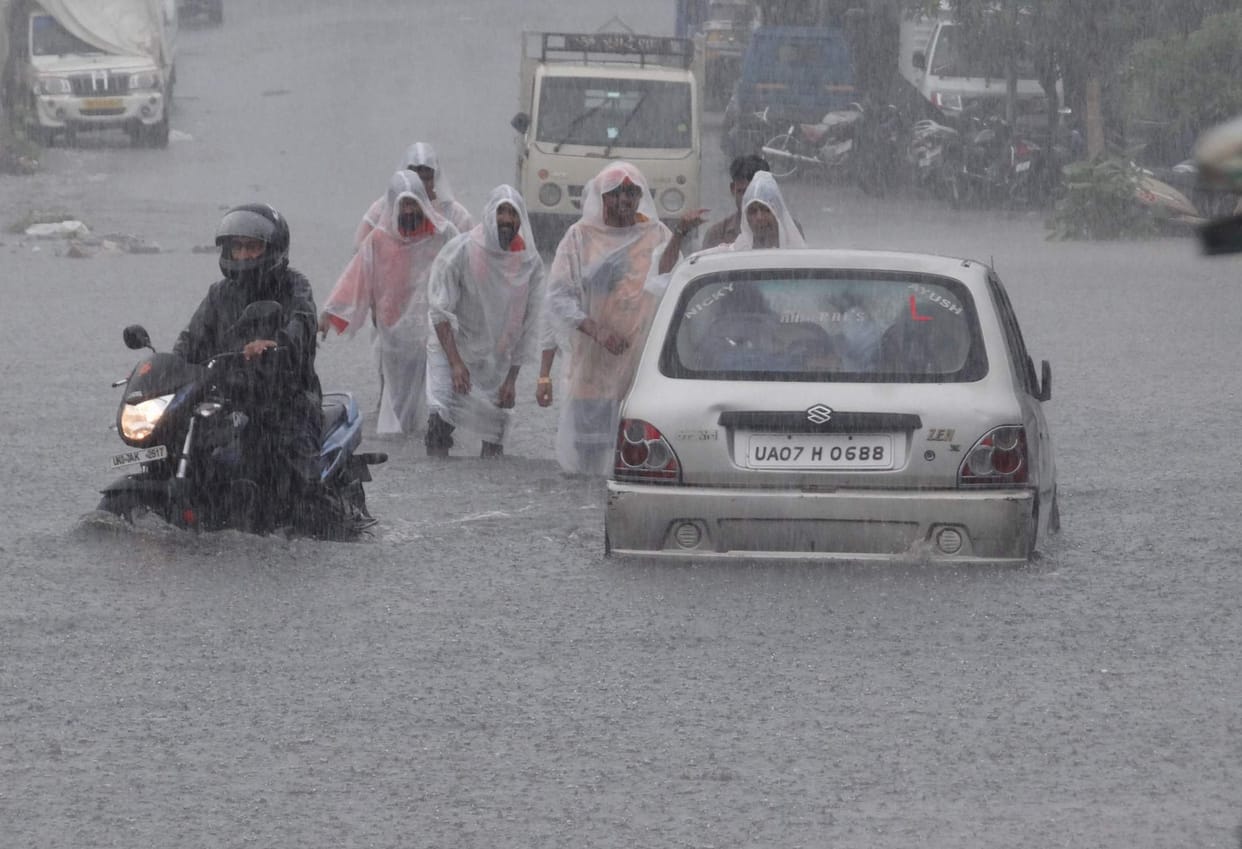 Uttarakhand Weather Heavy Rainfall in Rishikesh city became a pond after waterlogging
