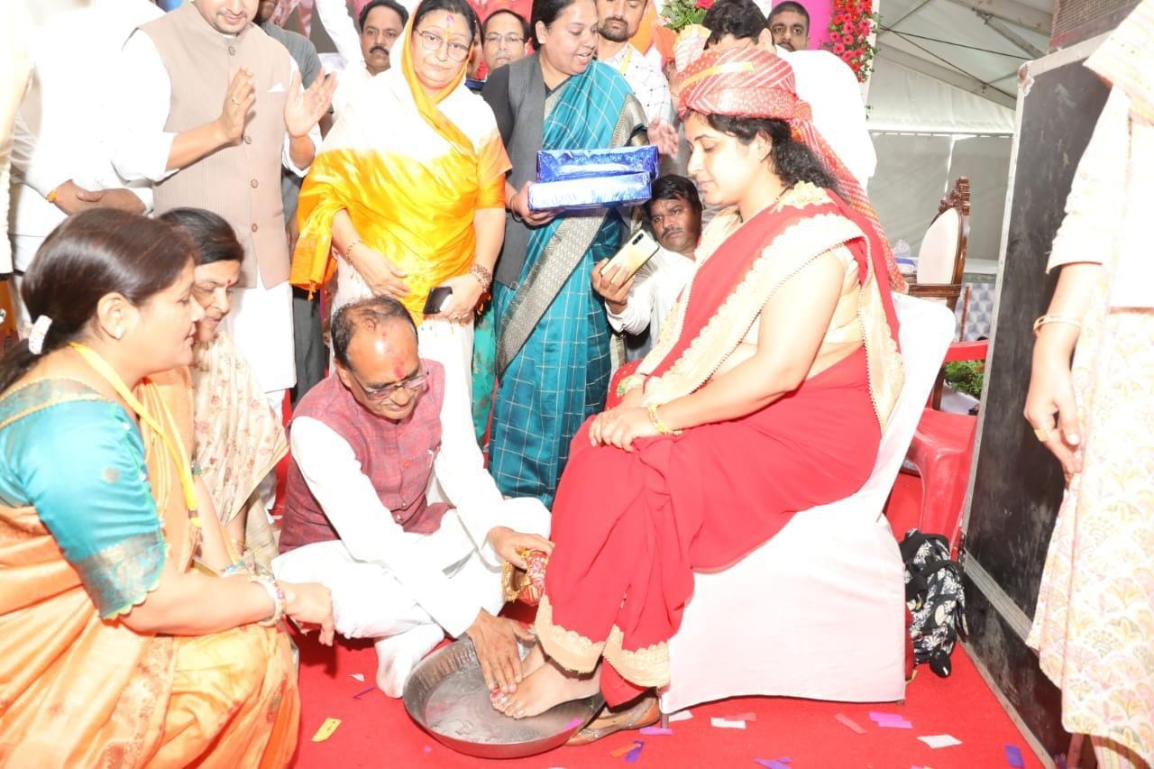 Chief Minister said – in five years the income of women will be up to ten thousand per month
