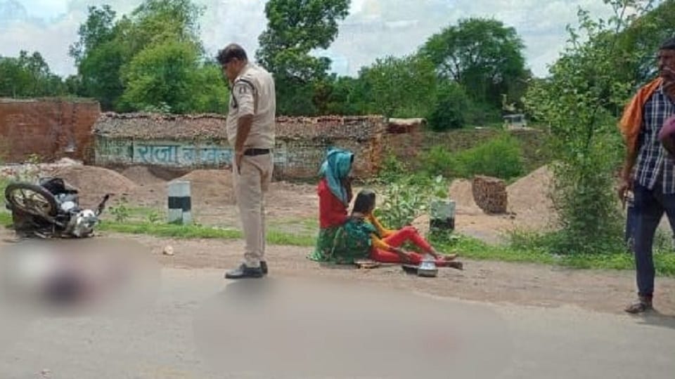 A truck hit a father and daughter riding a bike in Balod