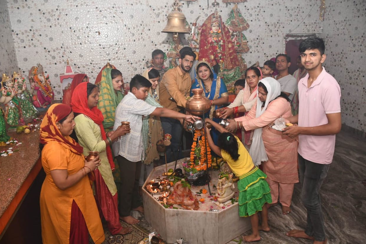 Sawan 2023 first monday devotee rush in uttarakhand shiva temples Sawan ka pehla somvar Watch Photos