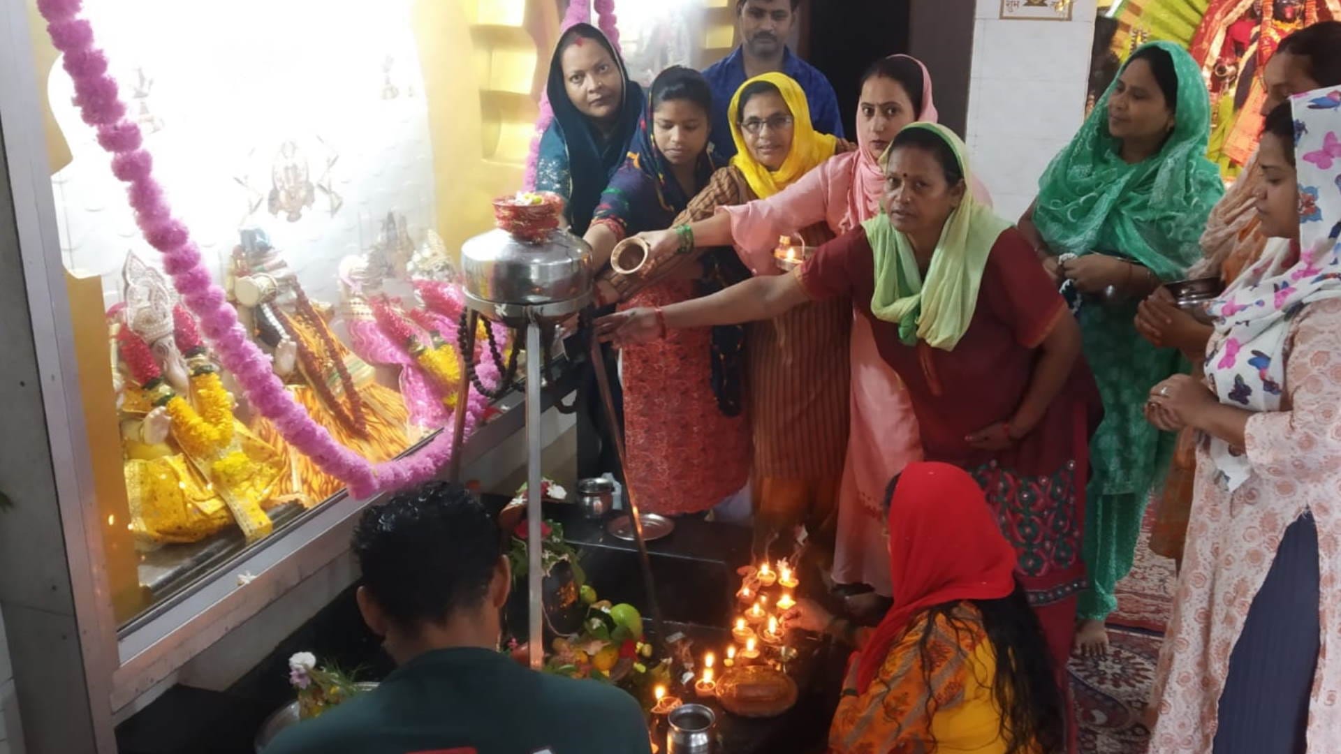 Sawan 2023 first monday devotee rush in uttarakhand shiva temples Sawan ka pehla somvar Watch Photos