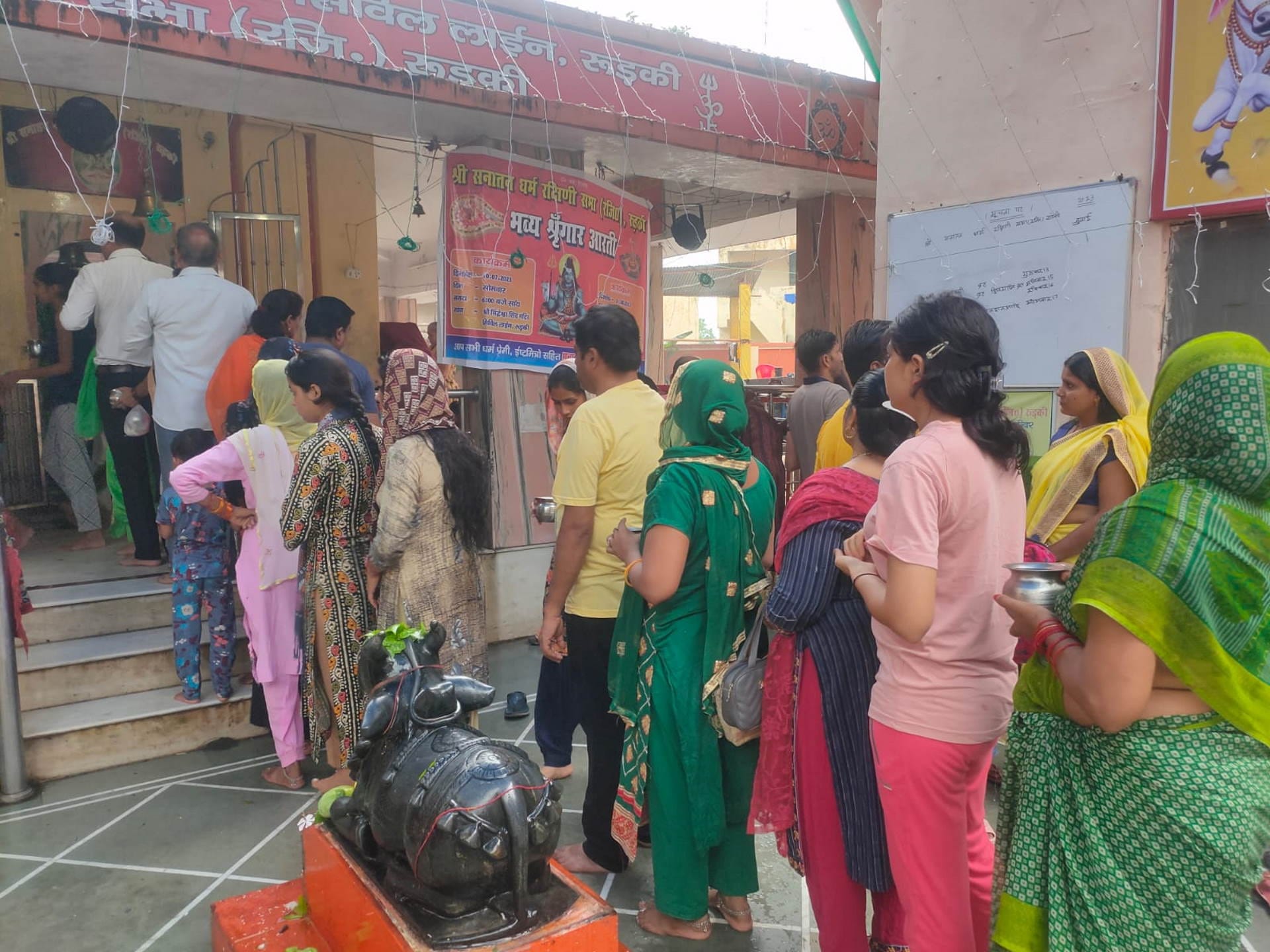 Sawan 2023 first monday devotee rush in uttarakhand shiva temples Sawan ka pehla somvar Watch Photos