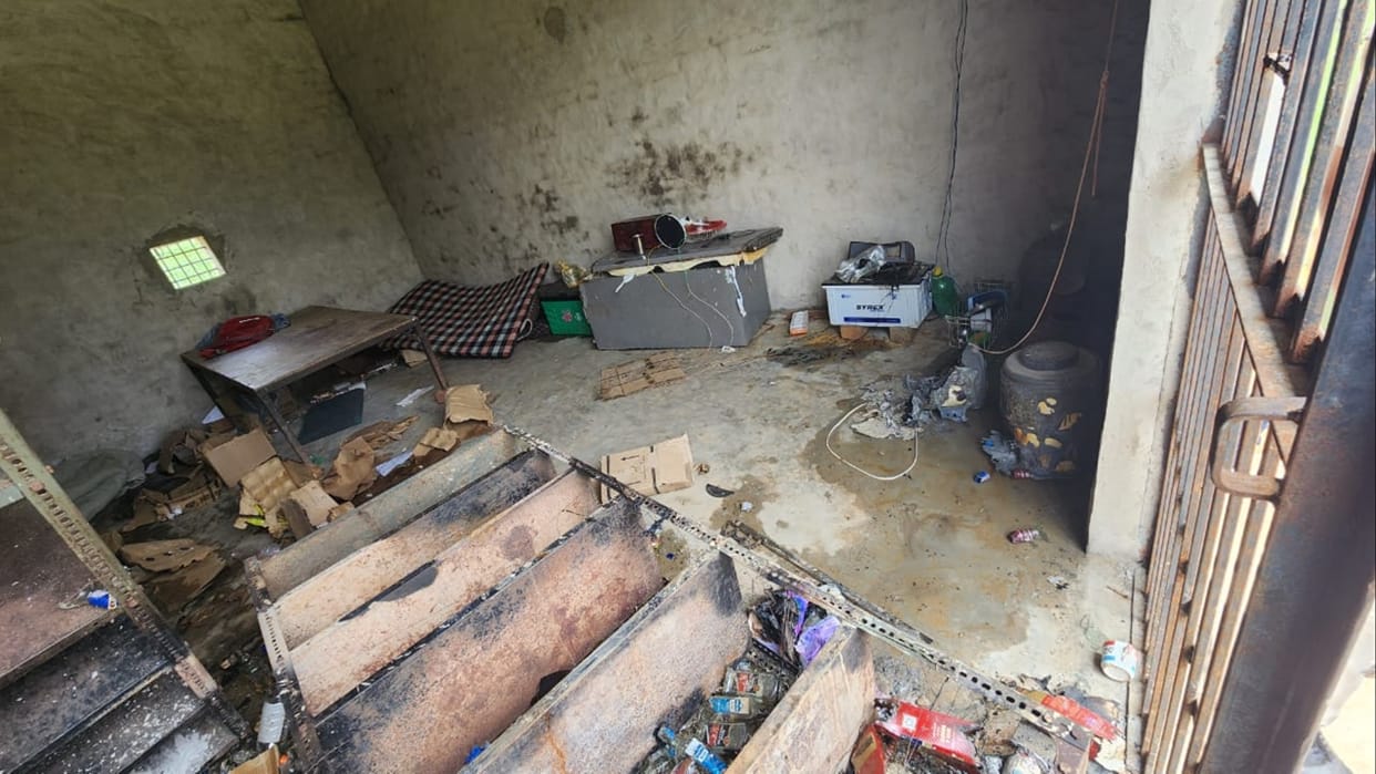 Youth set liquor shop on fire in Mandi Ateli of Narnaul