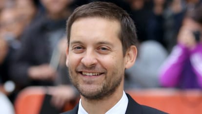 Hollywood celebs who are vegetarian do not eat meat Natalie portman Brad pitt Miley cyrus Tobey Maguire