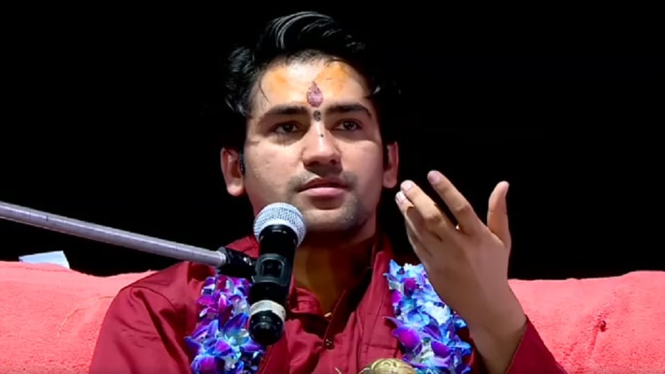 a man threatened to kill Dhirendra Shastri on social media