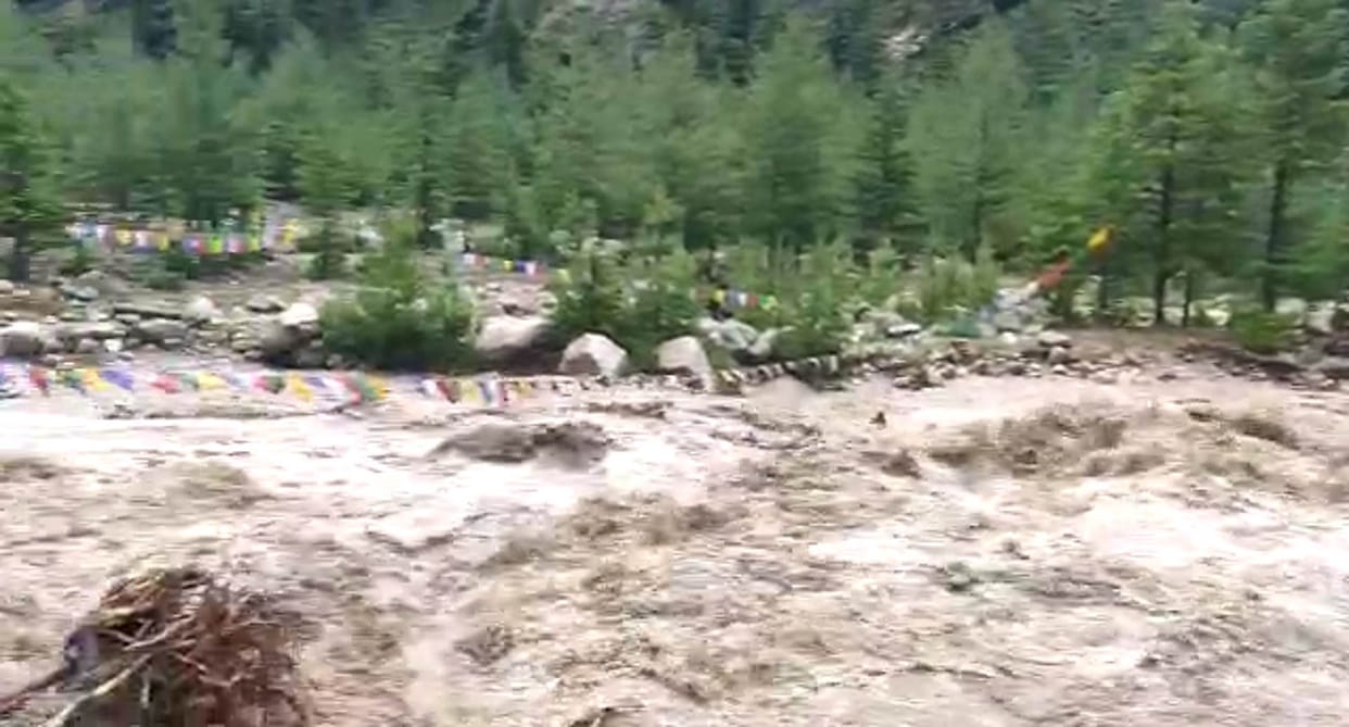 Uttarakhand Weather News roads closed due to rain Water level of rivers rises bridges submerged in Uttarkashi