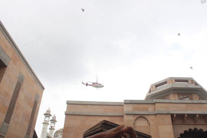 Sawan Somwar Flowers will be showered by helicopter on Kanwaris in Varanasi today