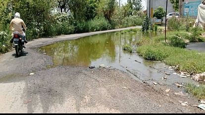 rain water is filling roads Due to lack of drainage in Mainpuri