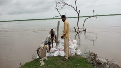 Flood in Badaun News Ganga river water level crossed the danger mark