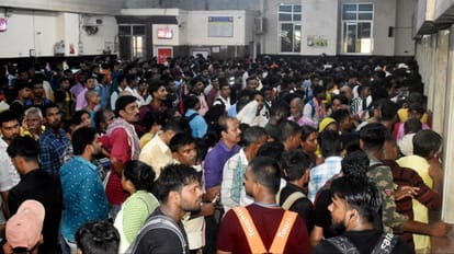 बारिश का असर: गोरखनाथ-कामाख्या एक्सप्रेस निरस्त, टिकट वापस न होने पर यात्रियों का हंगामा Gorakhnath Kamakhya Express cancelled passengers uproar over non refund of tickets