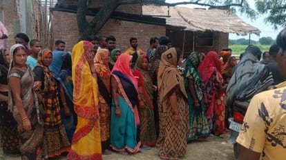 Jaunpur Crime: पत्नी की हत्या करके पिता को किया फोन, बोला- 'मारकर घर में कर दिया हूं बंद', कुदाल से मारा था Jaunpur Crime: After killing his wife, he called his father, said- 'I have closed the house after killing him'