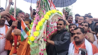 Kanwar Yatra 2023 Union Minister of State Sanjeev Balyan Took Kanwar from Haridwar