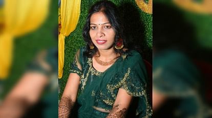 Wife hanged herself after a quarrel with her husband on mobile call in Begusarai; Family alleges dowry murder