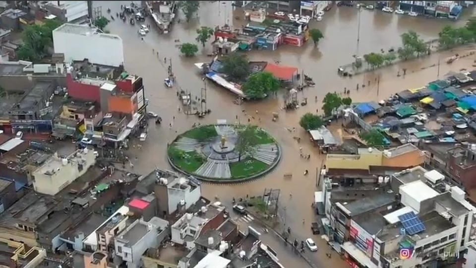 Sun shines after rain in Haryana; National Highway opened, Home Minister Anil Vij visited Ambala by boat