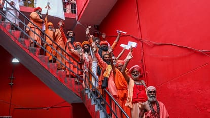 amarnath yatra 2023: Two US citizens from California undertake Amarnath Yatra in jammu kashmir