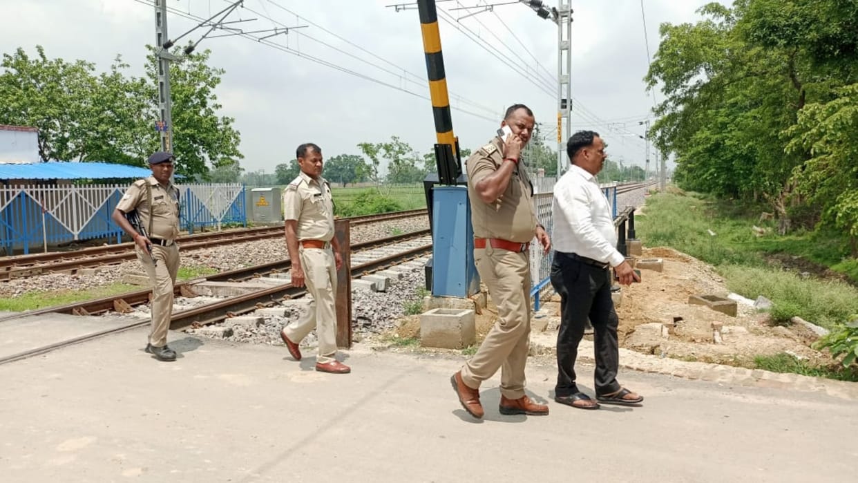 Acid attack on a girl in haiderganj in Ayodhya.