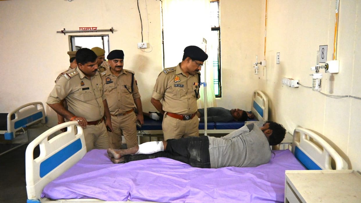 Two goons injured in an police encounter in Barabanki.