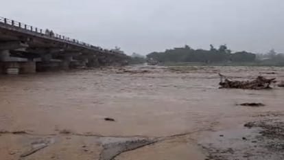 Flood in UP: No contact with many villages including shakambhri Siddhpeeth