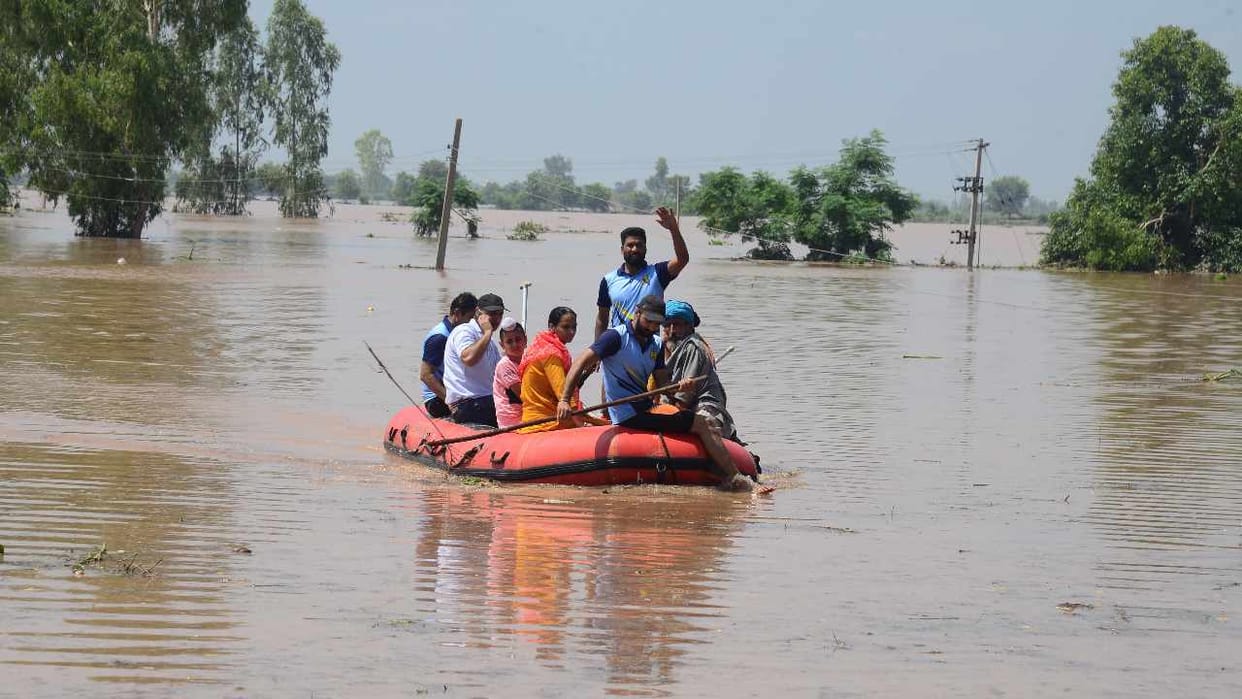 Punjab Weather News: Dhussi dam crack in Jalandhar of Punjab