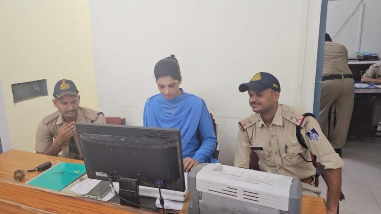 Chhatarpur News case was registered against youth who had scuffle with constable fight was done in public
