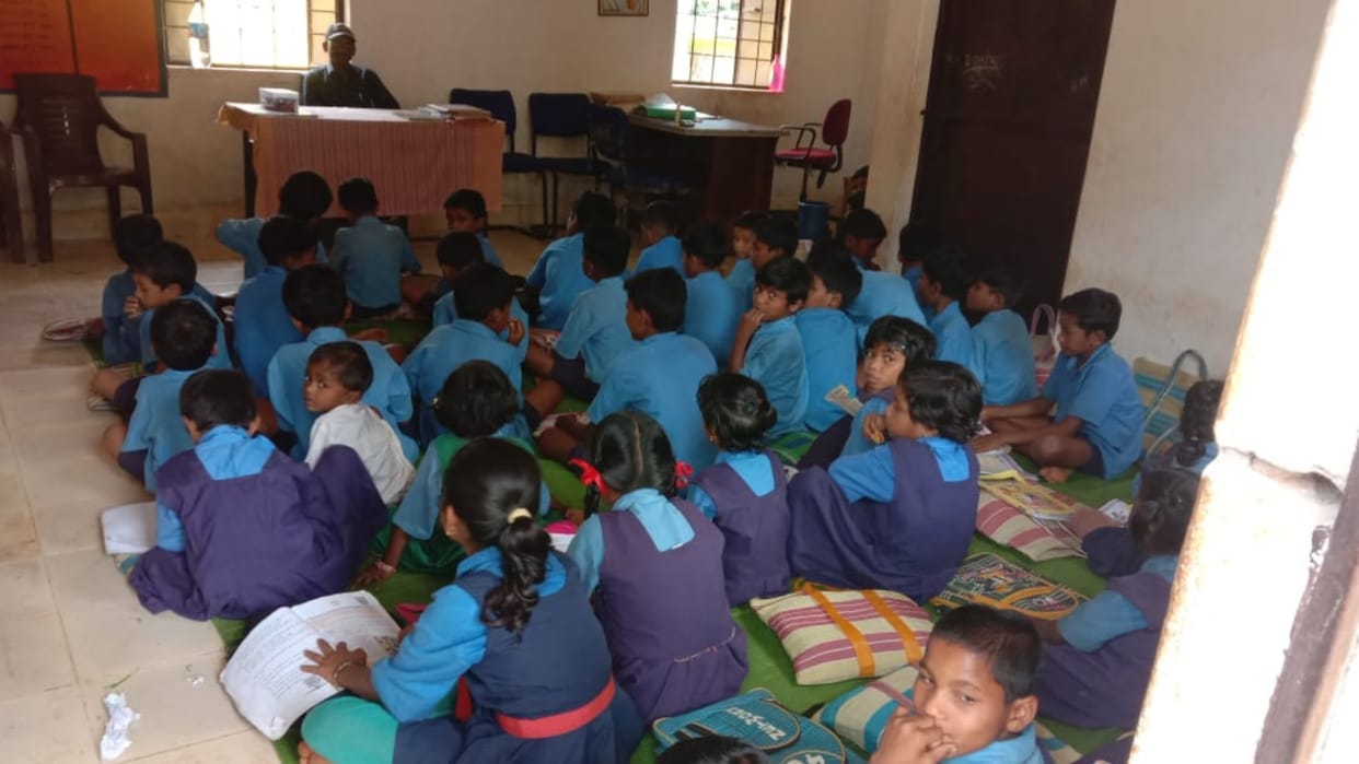Only one teacher in the school to teach 88 children from first to fifth class in jagdalpur
