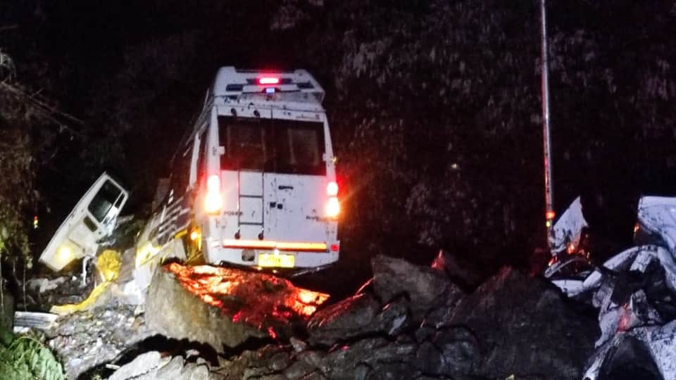 Gangotri Highway Accident Four Death News Santosh saved many people and Told Aap Beeti