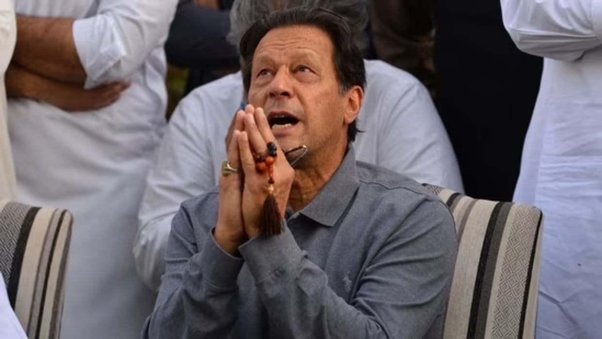 Pakistan: EC issues non-bailable warrant against Imran Khan and Fawad Chaudhary