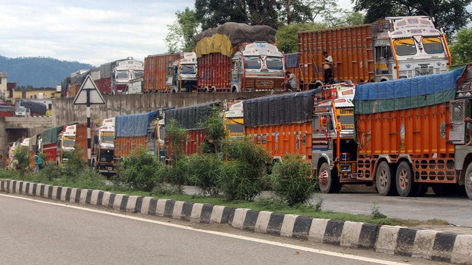 Jammu Srinagar highway still closed hundreds of vehicles stranded Amarnath pilgrims not sent from Bhagwati Nag