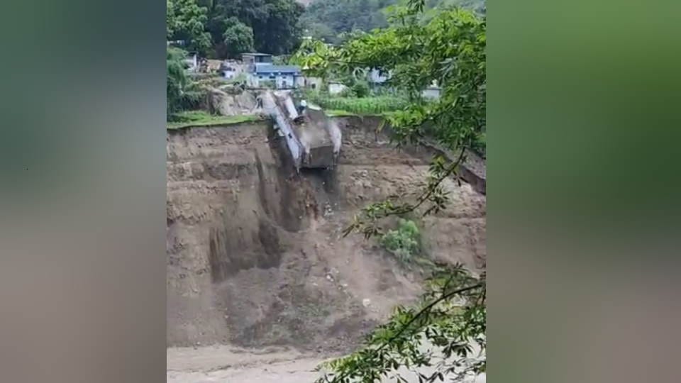 Uttarakhand Weather Heavy rain in Pithoragarh Kali river Overflow and Two House Collapse