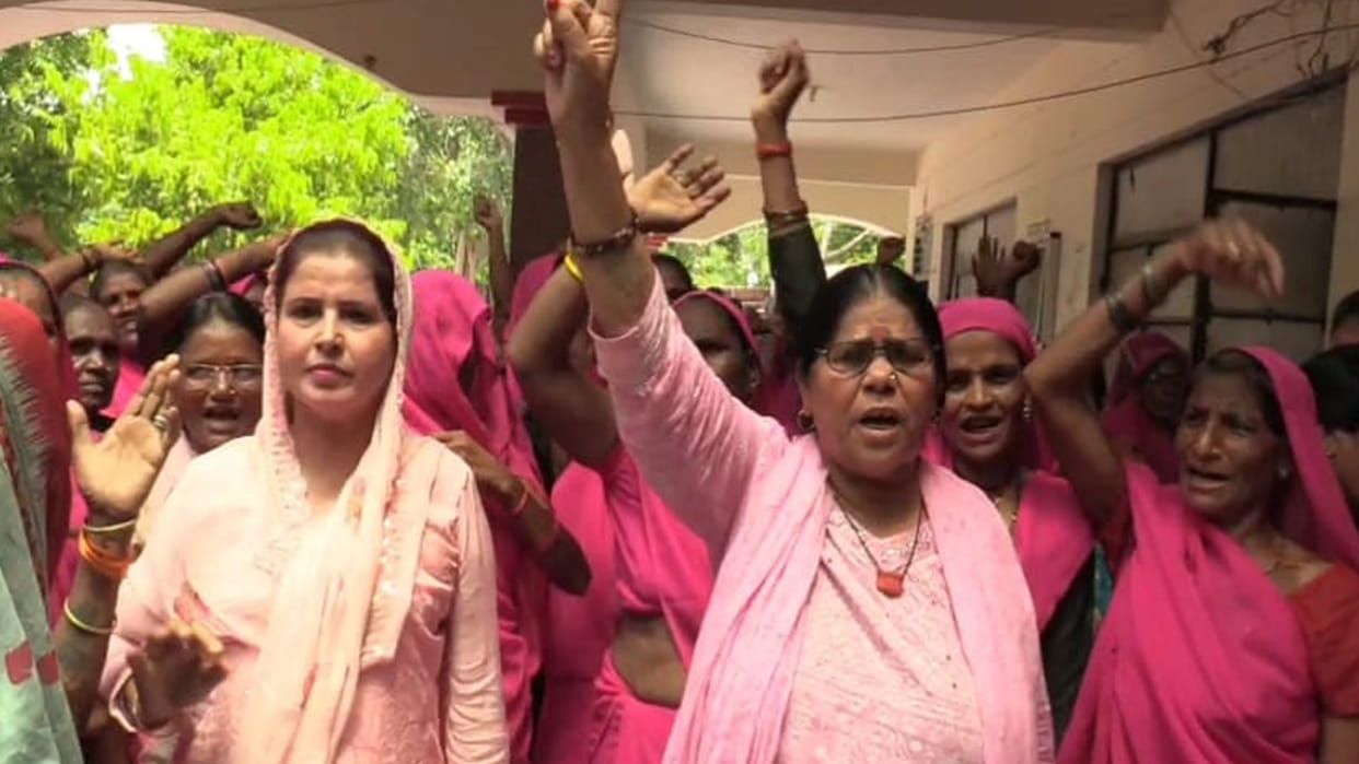 Jyoti Maurya Case: Gulabi gang creates ruckus demanding action against Manish Dubey