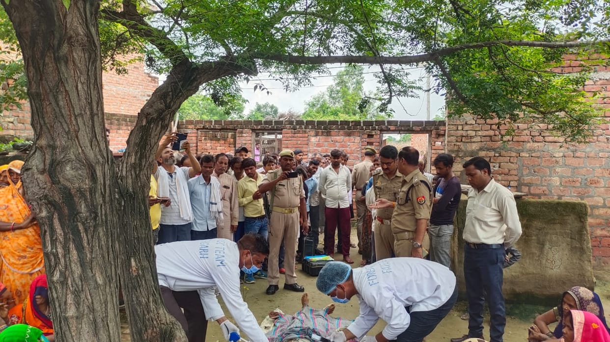 Old farmer murdered with sharp weapon, dead body found lying on cot in courtyard, police engaged in investigat