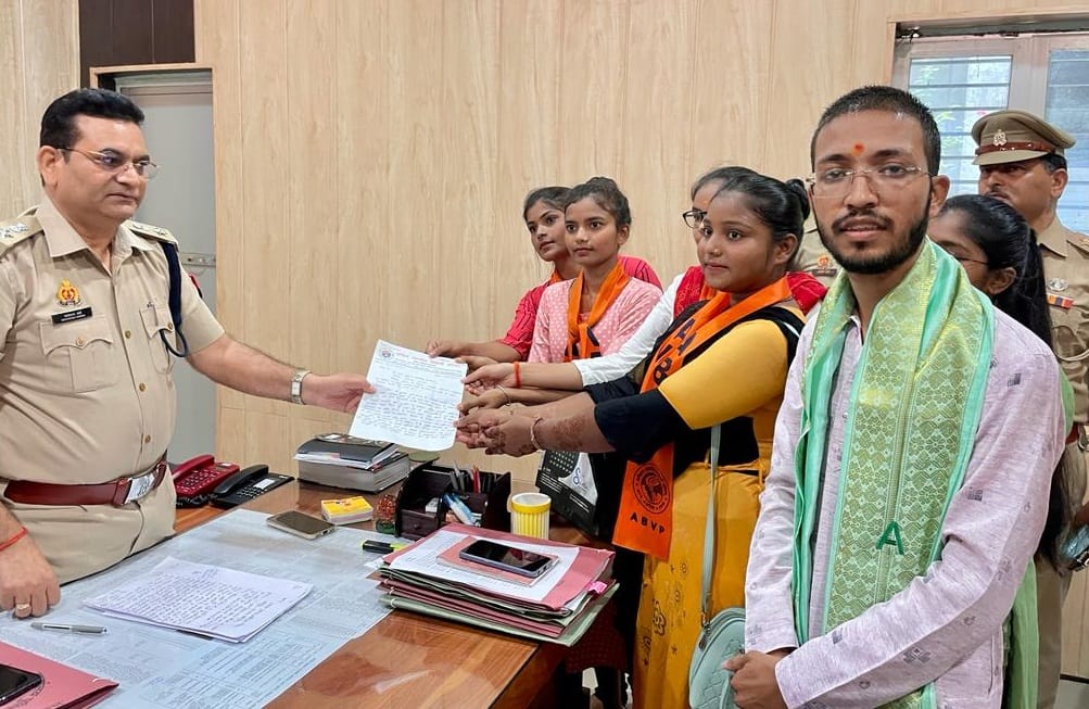ABVP submitted memorandum, activists said  miscreants do slander, police pickets should be increased