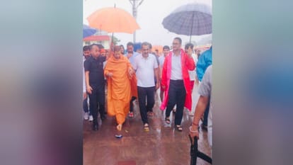 Kanwar Yatra 2023: Minister Sanjeev Balyan Started His Journey With Kanwar On Foot From Haridwar