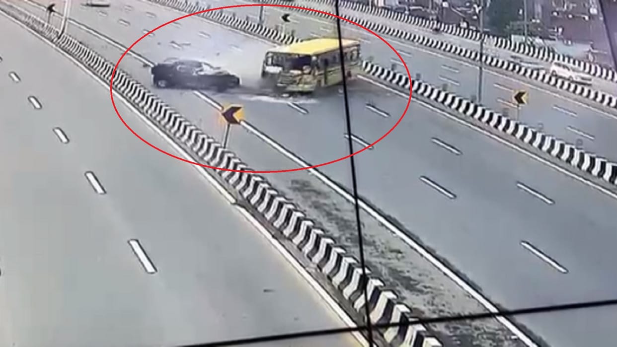 UP: six members of a family have died in accident on Delhi Meerut Expressway, atmosphere of sorrow in village