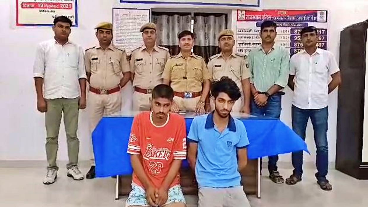 Two arrested for stealing 50 lakhs from a mobile phone shop in Jhunjhunu