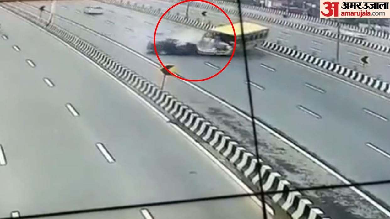 Delhi Meerut Expressway Accident Today: School Bus And Car Collided In Ghaziabad News in Hindi