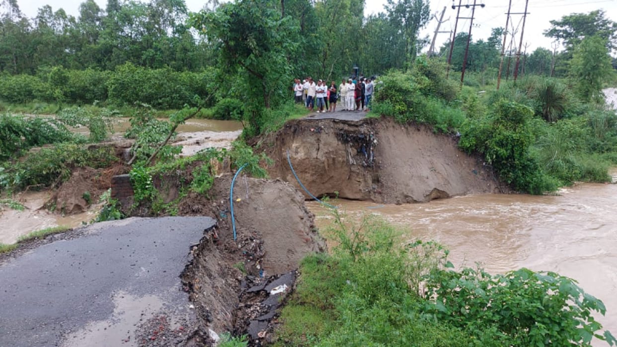 UP: Flood destroys roads in Saharanpur, power supply to more than 100 villages disrupted
