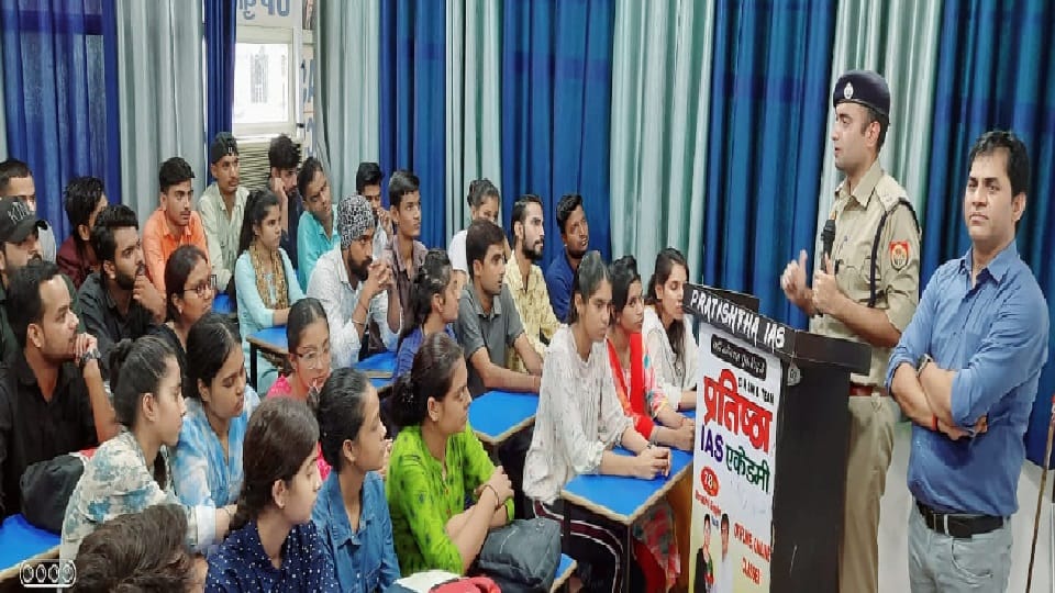 IPS Puneet Dwivedi gave tips for success