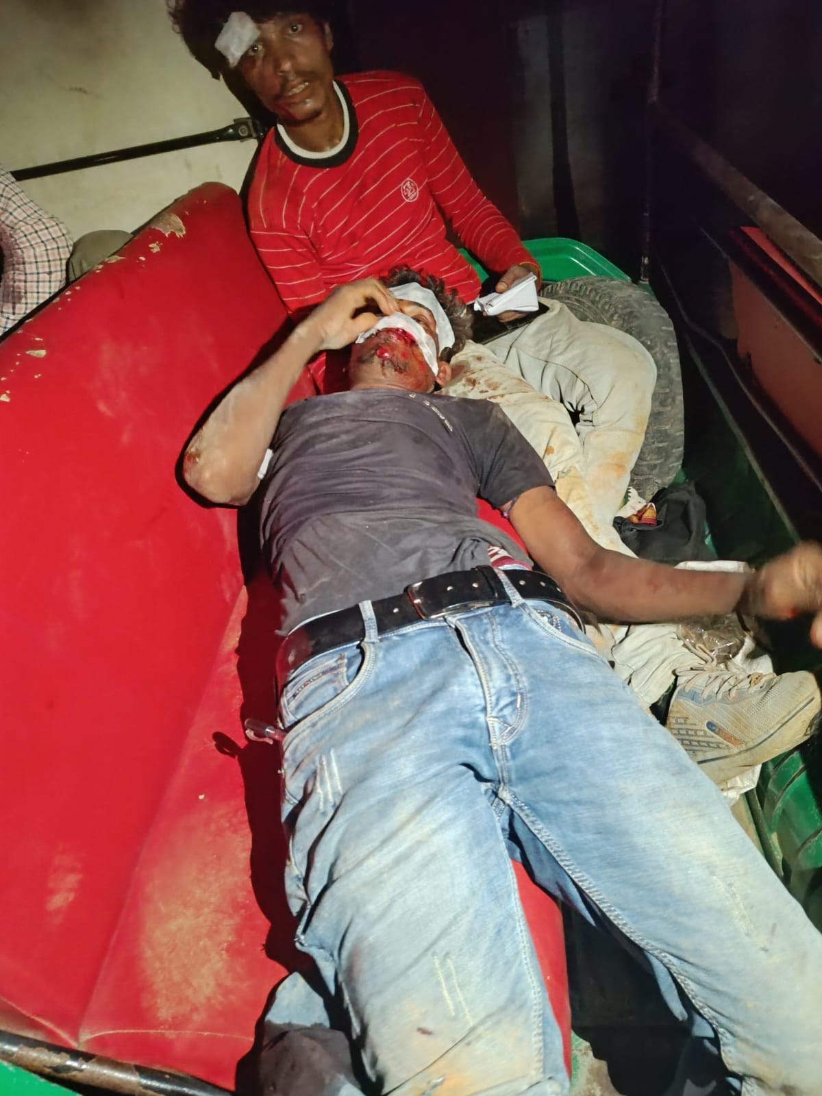 Sonebhadra Accident: Bike slipped on ballast scattered on the road, one youth died, two serious