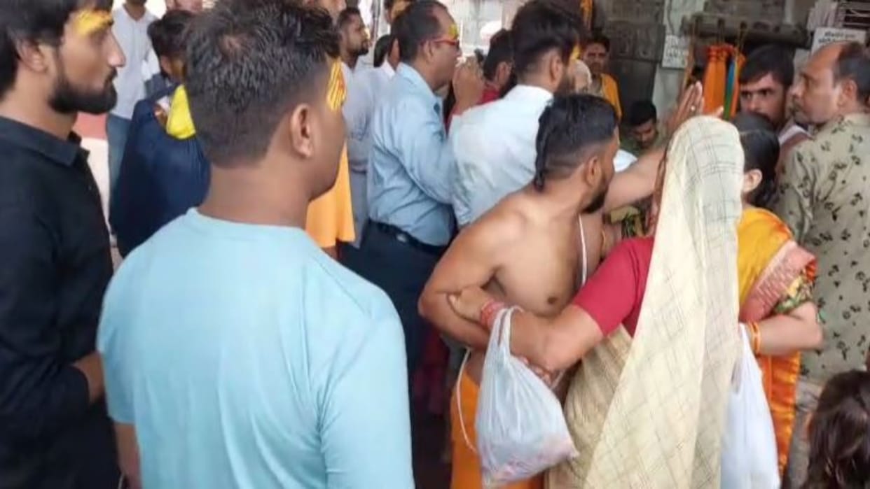 Ujjain News Indecency with a devotee of Morena in Mahakal temple