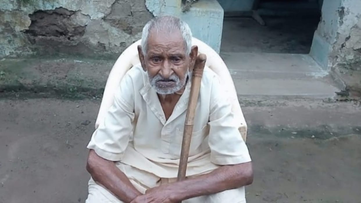 Umaria News 90 year old man declared dead for grabbing valuable land