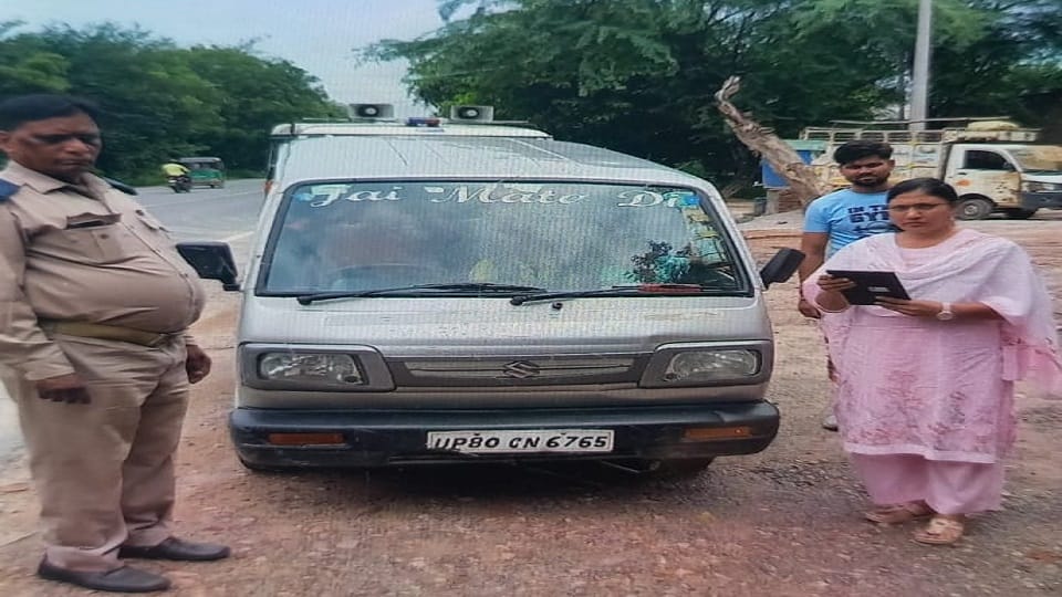 Two school vehicles seized, challan of 60